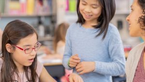 alunos e professoras de pedagogia
