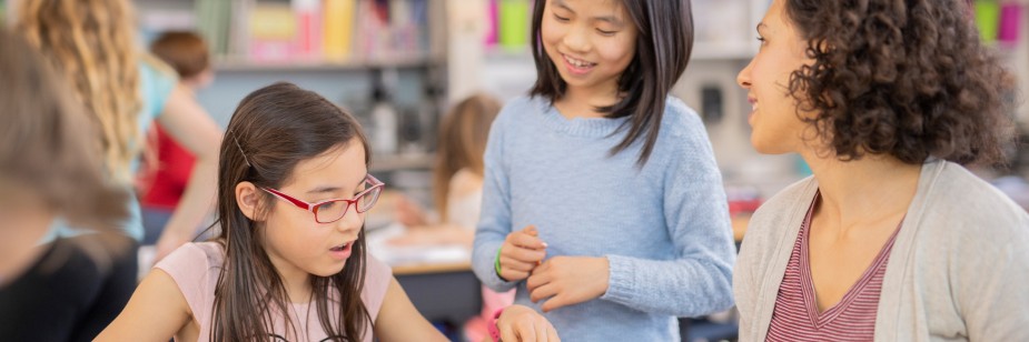 alunos e professoras de pedagogia