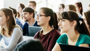estudantes de direito e relações internacionais