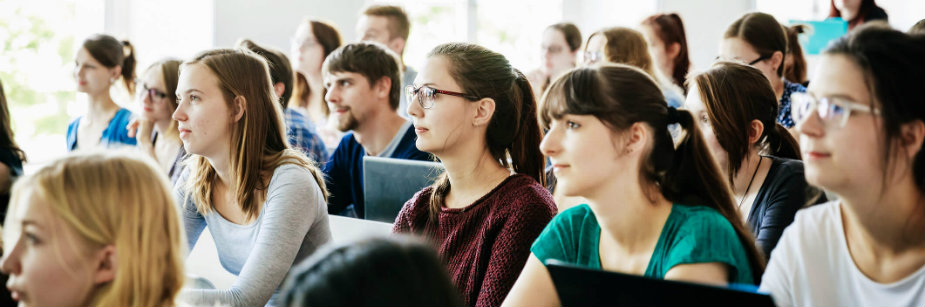estudantes de direito e relações internacionais