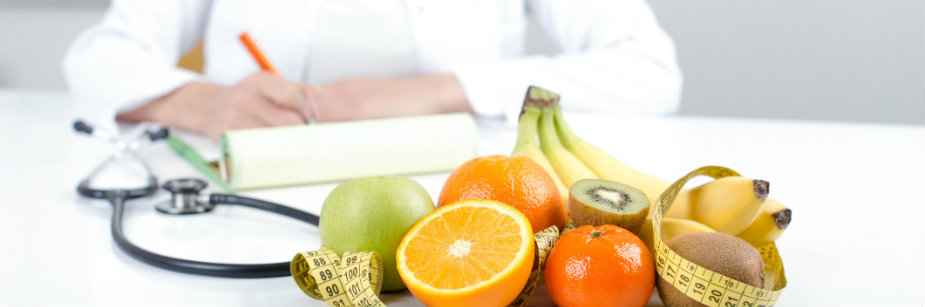 frutas na mesa representando nutrição