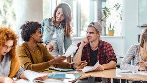 estudantes de faculdade de administração