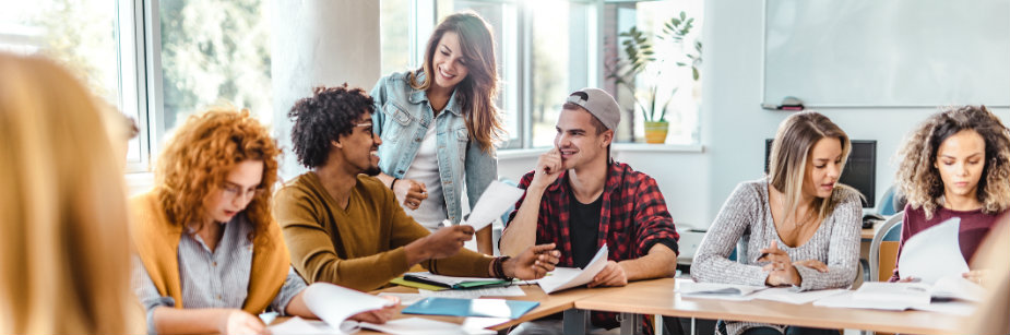 estudantes de faculdade de administração