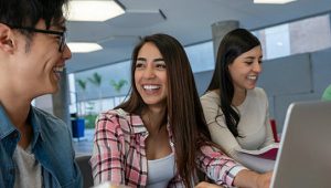 estudantes de faculdade de administração