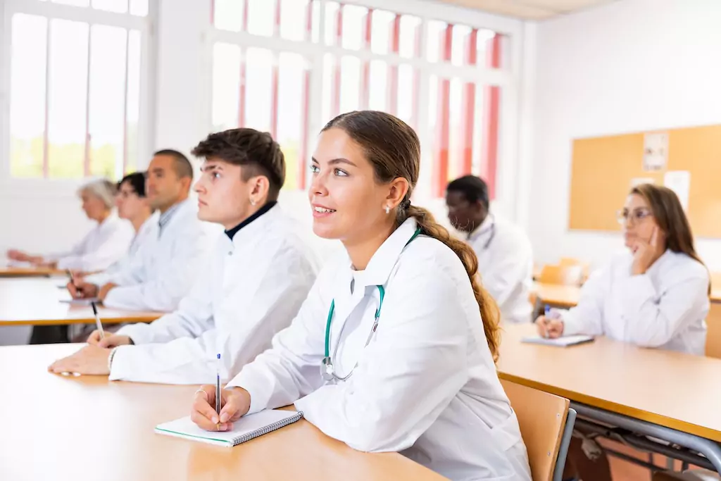 Alunos do curso de Medicina em sala de aula