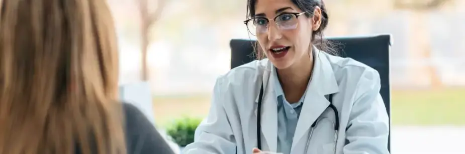 médica com paciente