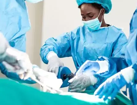 equipe médica em cirurgia
